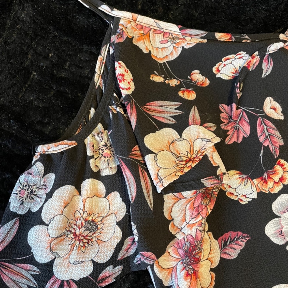 Floral Off-Shoulder Ruffle Top - Picture 2 of 2